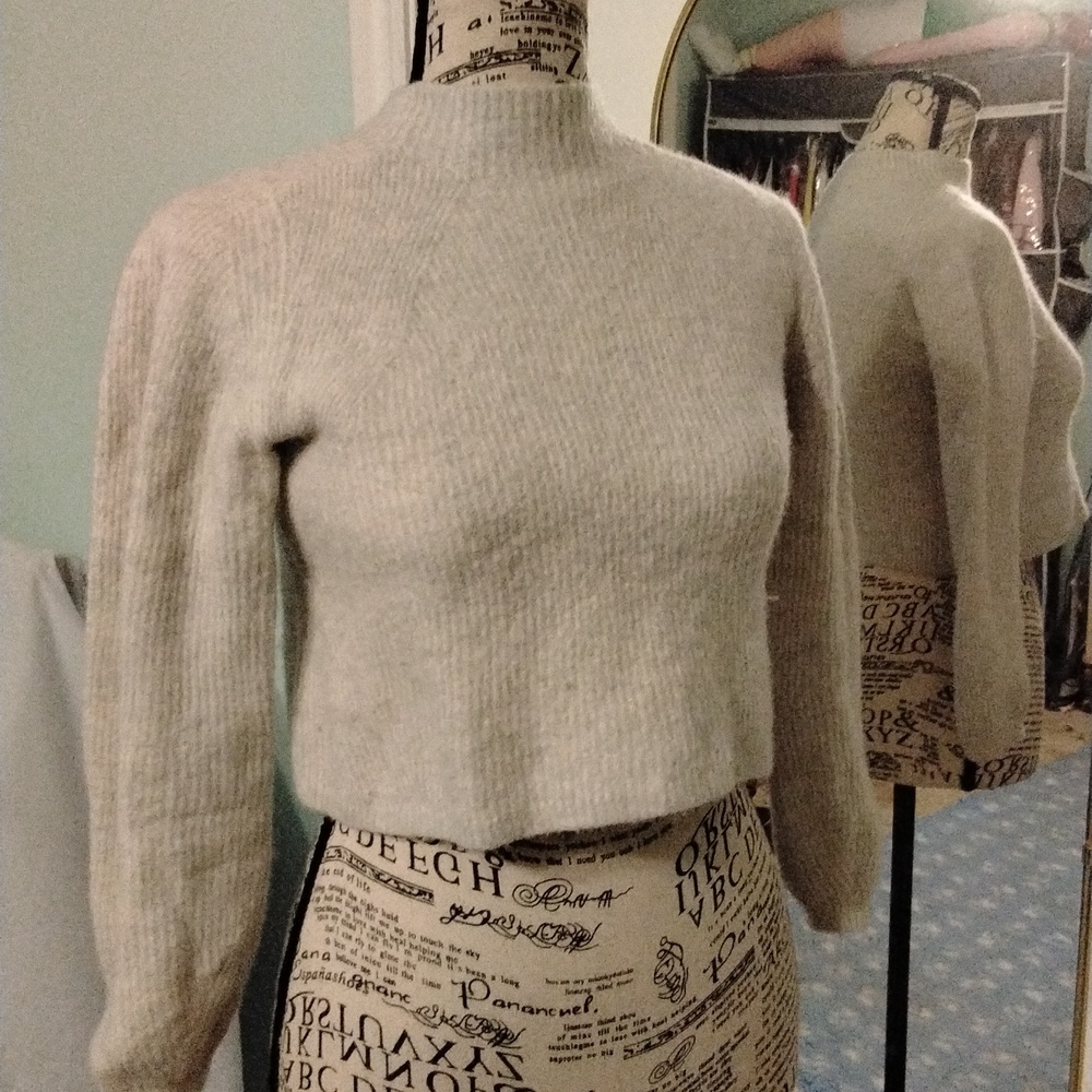 Women's NWOT Banana Republic Soft Gray Cropped Long Sleeve Sweater size XS